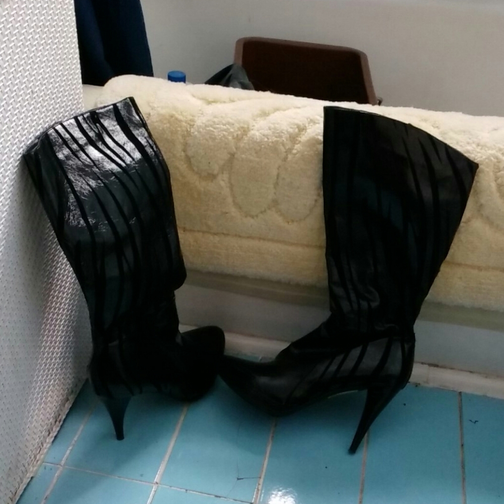NWOT Sexy! Animal-striped black boots